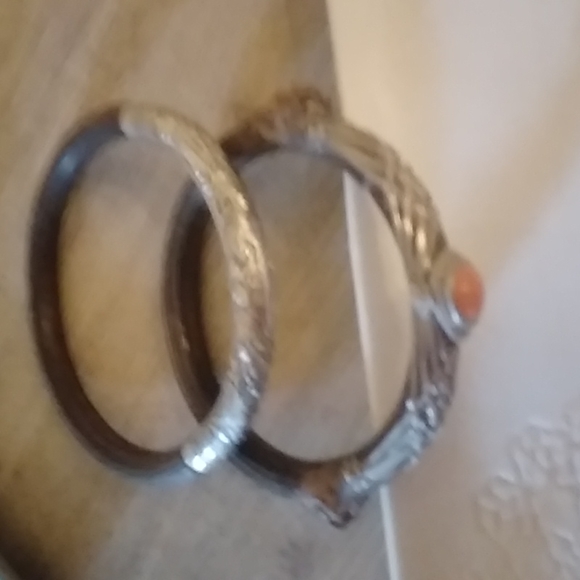 Bracelets - Picture 3 of 8